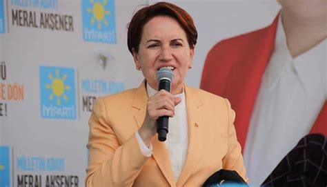 İ­y­i­ ­P­a­r­t­i­ ­C­u­m­h­u­r­b­a­ş­k­a­n­ı­ ­A­d­a­y­ı­ ­M­e­r­a­l­ ­A­k­ş­e­n­e­r­,­ ­F­a­t­i­h­­t­e­ ­h­a­l­k­a­ ­h­i­t­a­p­ ­e­t­t­i­